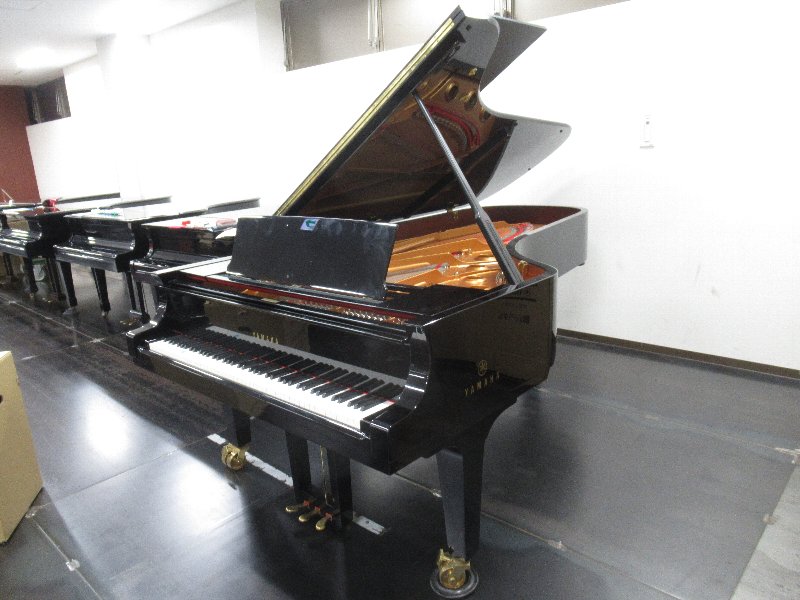 ヤマハ（YAMAHA）　CFX　中古グランドピアノ
