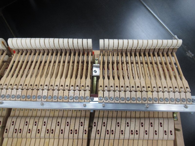 ヤマハ（YAMAHA）　CFX　中古グランドピアノ