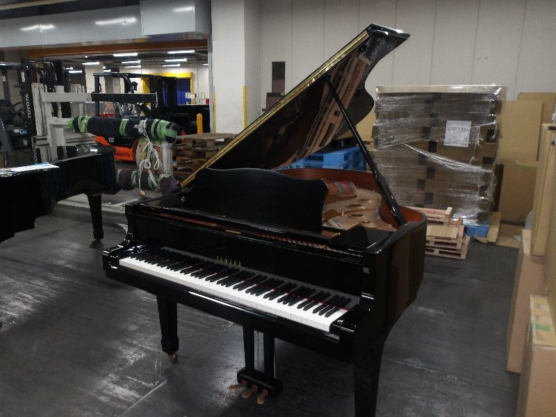 ヤマハ（YAMAHA）　C3(RF)　中古グランドピアノ
