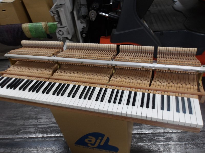 ヤマハ（YAMAHA）　C3E　中古グランドピアノ
