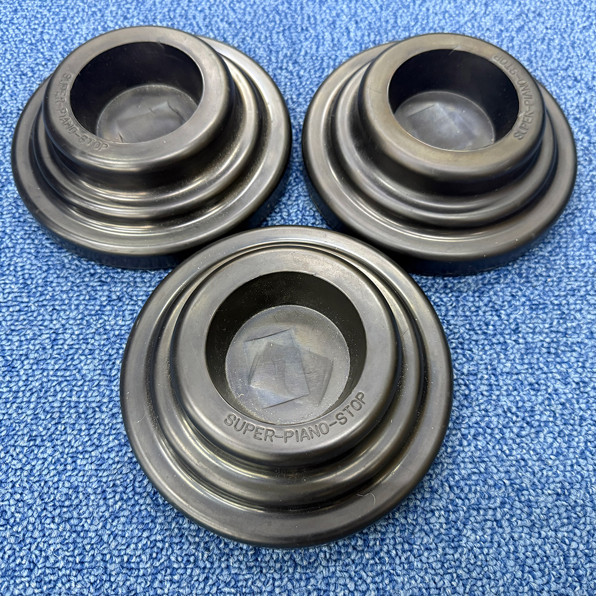 美品　耐震ゴムインシュレーター　 グランド用