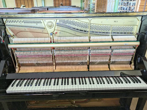 YAMAHA・ヤマハ　アップライトピアノ　YU3